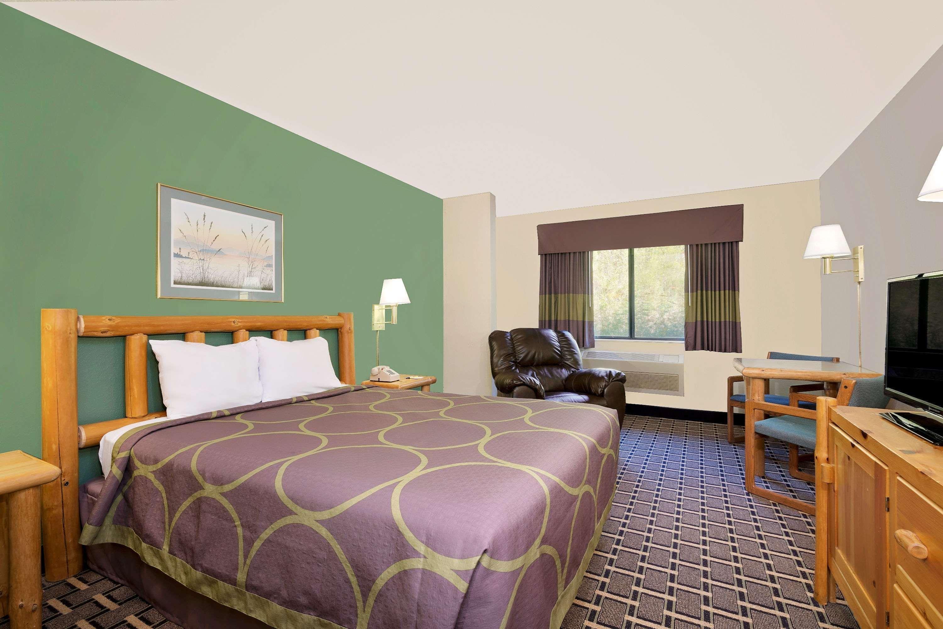Super 8 By Wyndham Cloquet Hotel Eksteriør billede