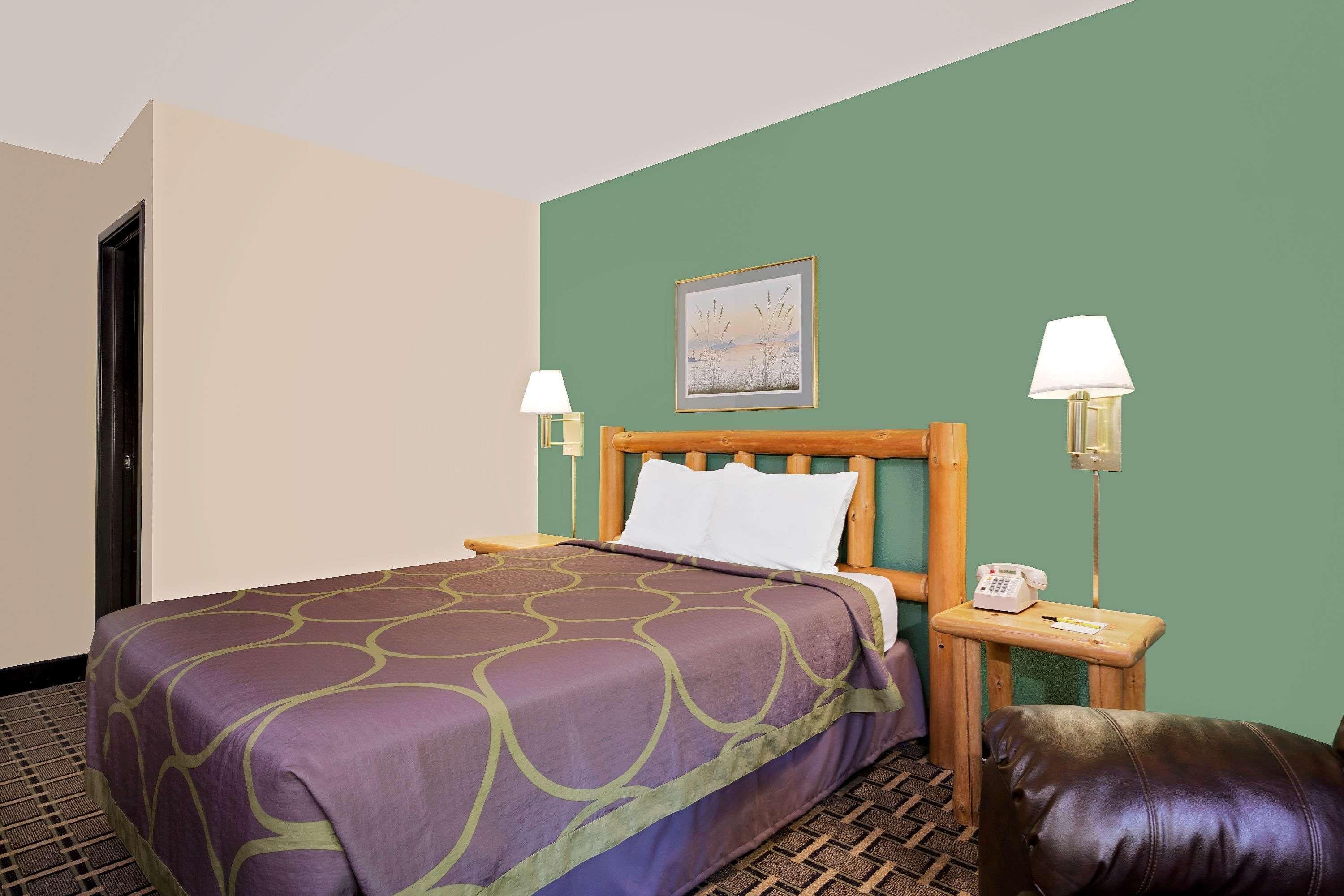 Super 8 By Wyndham Cloquet Hotel Eksteriør billede