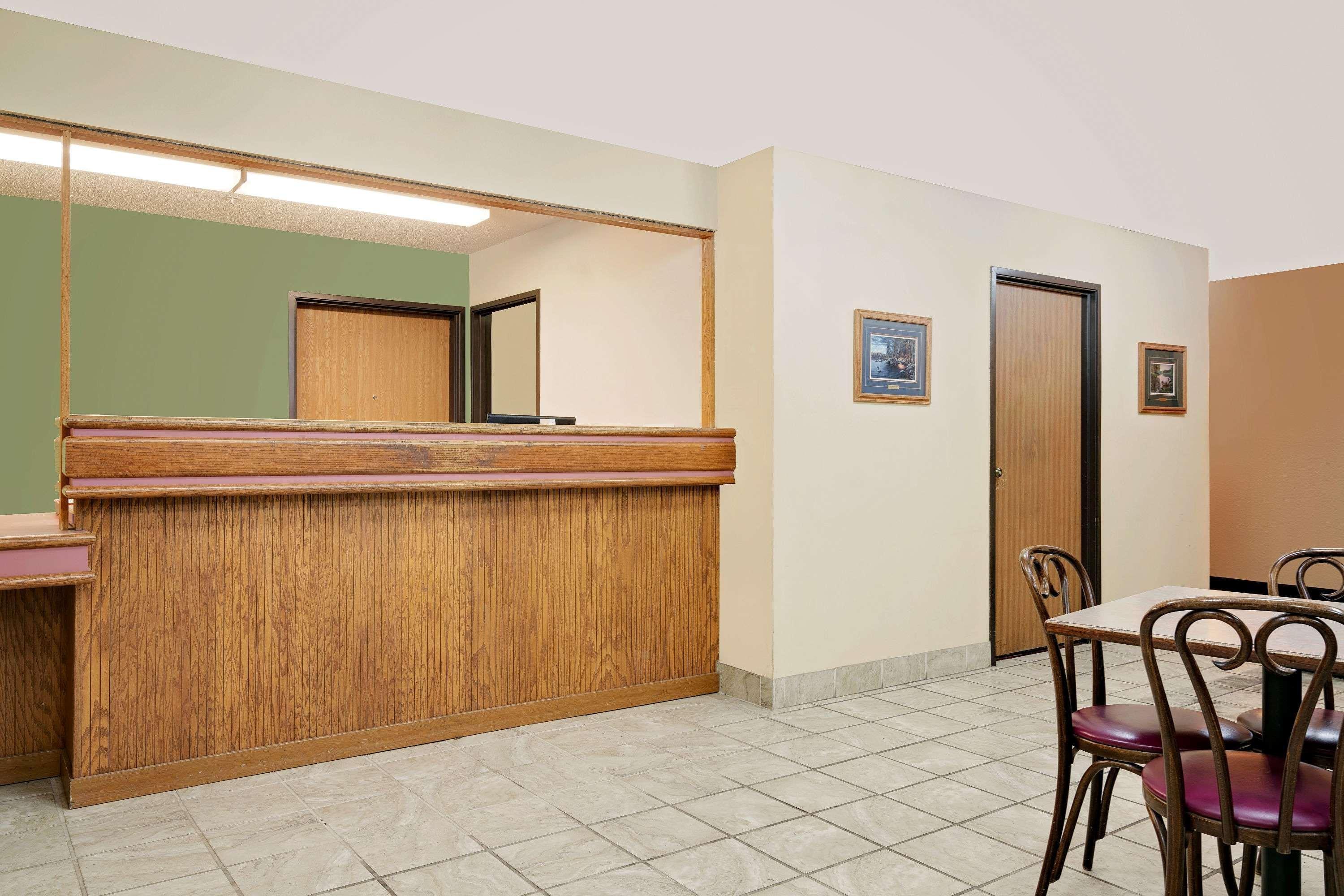 Super 8 By Wyndham Cloquet Hotel Eksteriør billede